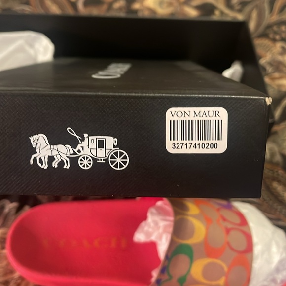 Coach slides like new! - Picture 8 of 9